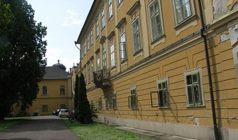 Az Érseki Palota főhomlokzata